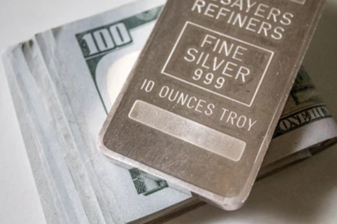 Perak Jatuh ke $41,70 Jelang The Fed