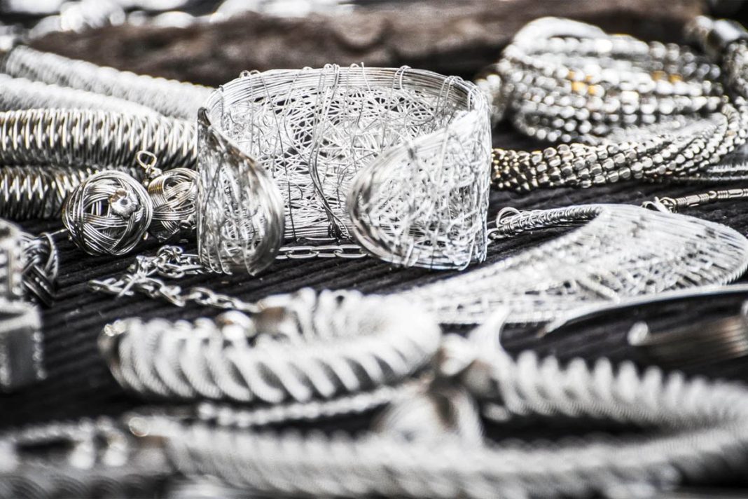 Silver Dekat Puncak 14 Tahun; Fed Cut di Radar